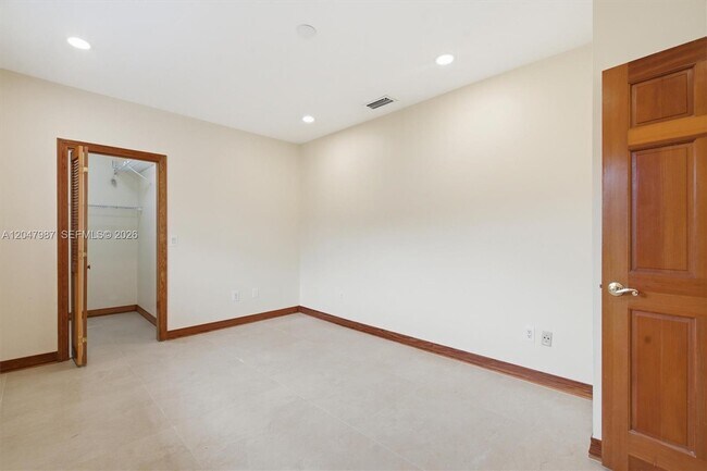 Building Photo - 8320 NW 167th Terrace