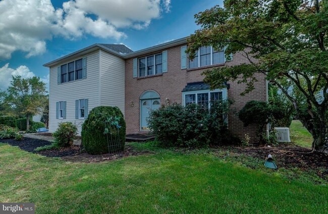 Building Photo - 211 Caravan Dr