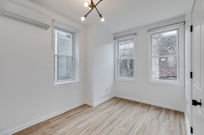 Building Photo - Brand New Modern Apartment Brewerytown