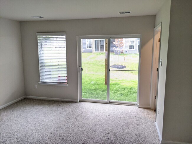 Building Photo - Three level townhouse in The Preserve at Tuscarora Creek community ready by mid September!