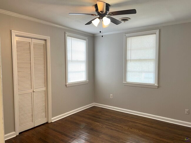 Building Photo - 965 N Pierce Ave