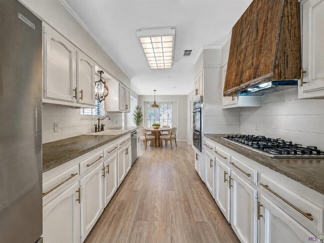Building Photo - 4941 Pine Hill Dr