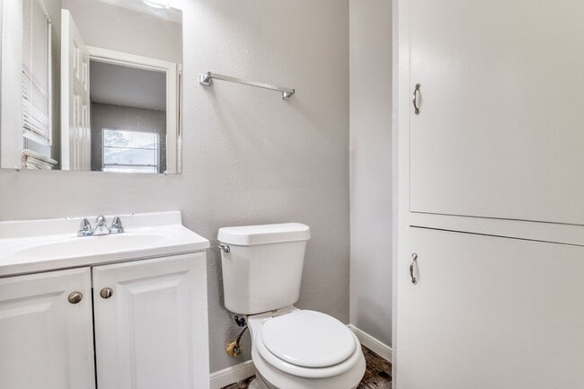 Building Photo - 404 Darlene Ln