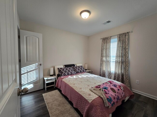 Building Photo - 335 Niblick Dr