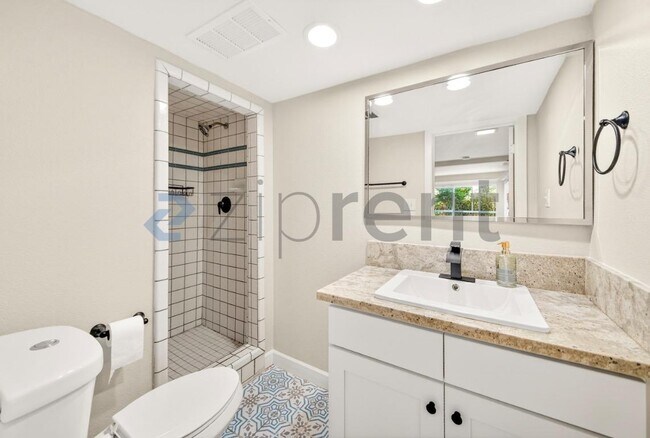 Building Photo - 16925 Hillside Dr