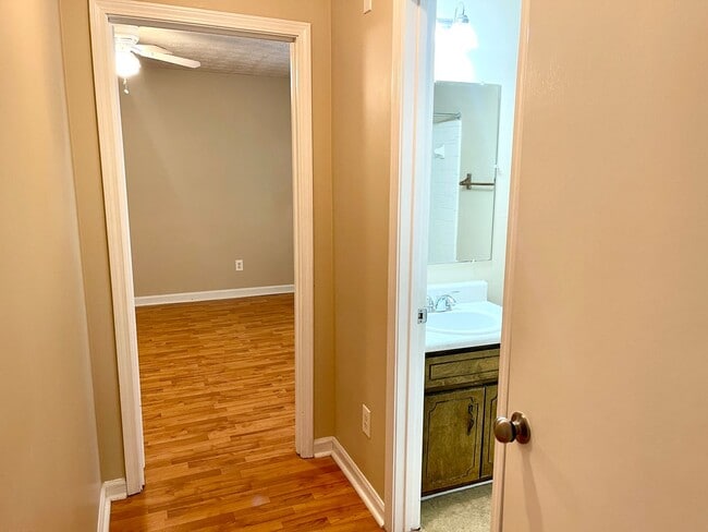 Building Photo - Delightful Upstairs 3 Bedroom / 2 Bathroom Quad-Unit in Fayettevile!