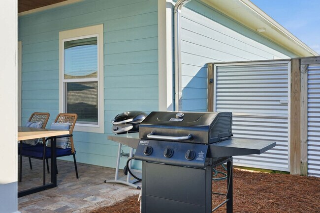 Building Photo - 21310 Pompano Ave