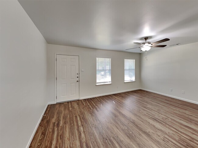 Building Photo - 16778 Fallen Timbers Dr