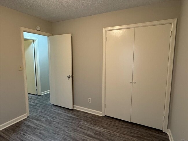 Building Photo - 2233 W Aberdeen Dr