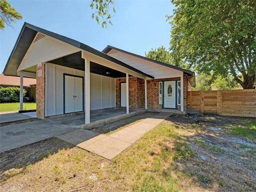 Building Photo - Great Duplex in Southeast Austin with private yard!