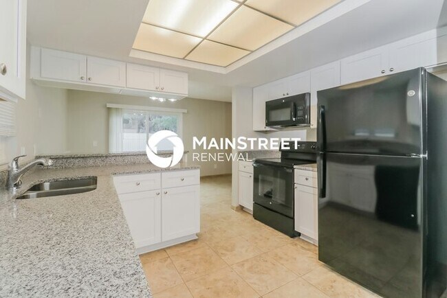 Building Photo - 3 Bedroom Pet-Friendly Home in Tampa, FL with Main Street Renewal