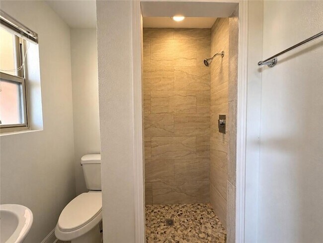 Building Photo - 140 Johns Hopkins Dr