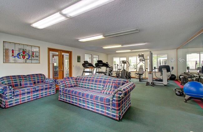 Building Photo - SALMON CREEK ~ WATERS EDGE CONDOS~ LARGE 2 Bd 2.5 Ba!