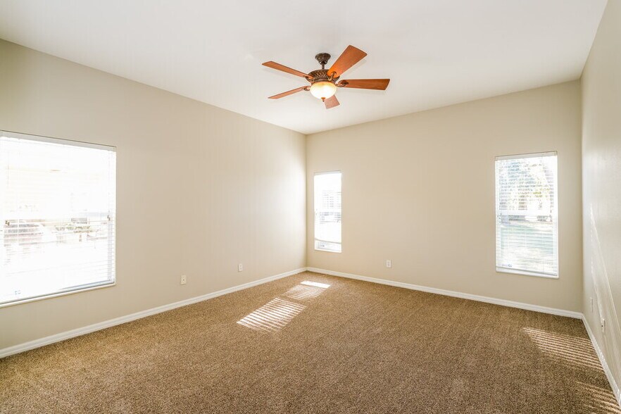 Building Photo - 16716 Caracara Ct