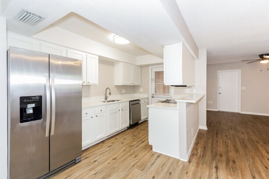Building Photo - 4938 Hidden Hills Dr