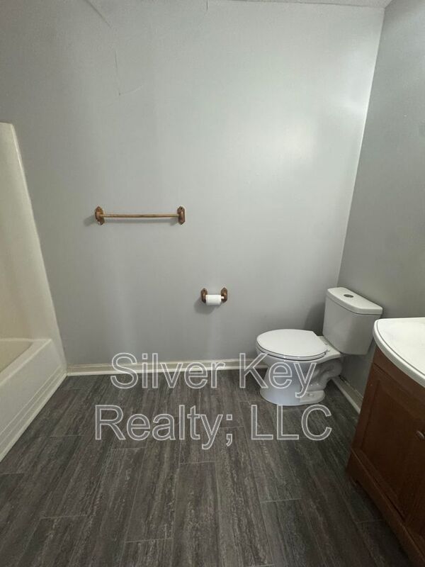 Building Photo - 311 Sunset Dr