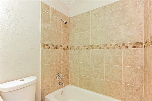 Building Photo - 352 Lakeside Dr