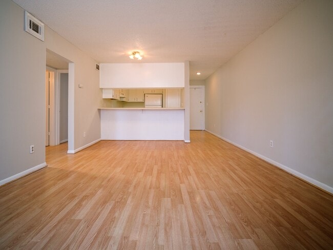 Building Photo - 2609 Eastway Dr