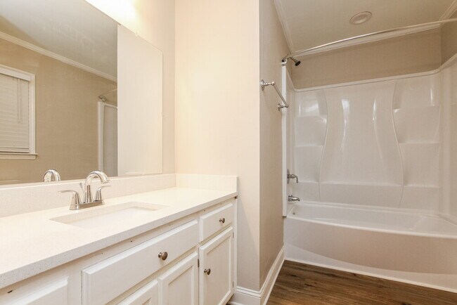 Building Photo - 105 Interlaken Pl