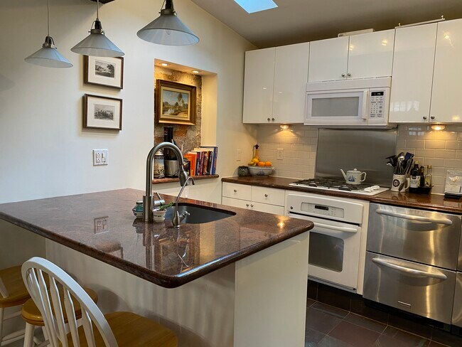 Kitchen - 2208 Panama St
