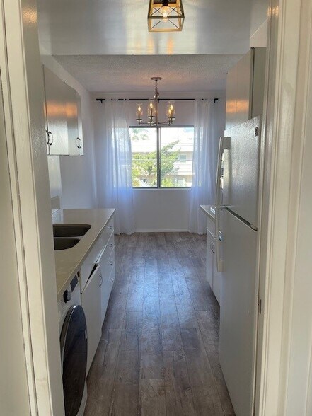 Kitchen unit 7 - 1030 Idaho Ave