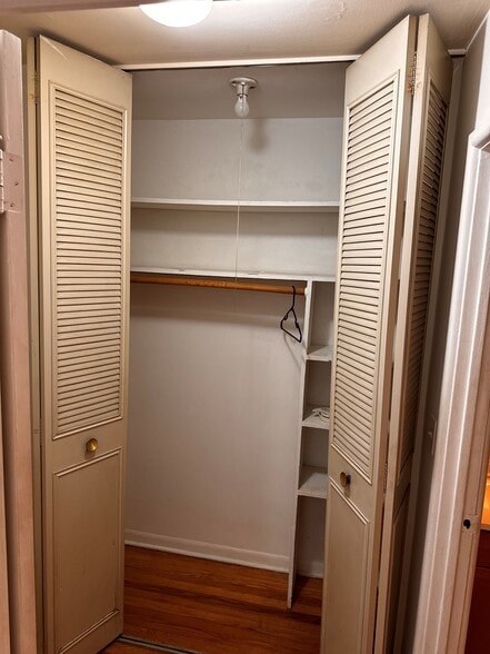 Building Photo - 420 W Aldine Ave