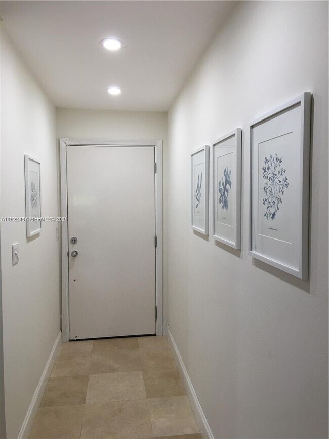 Building Photo - 5151 N Hwy A1A