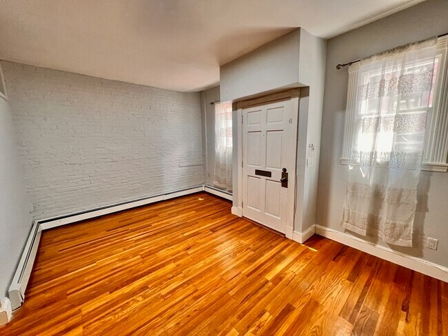 Primary Photo - 53 Phillips St