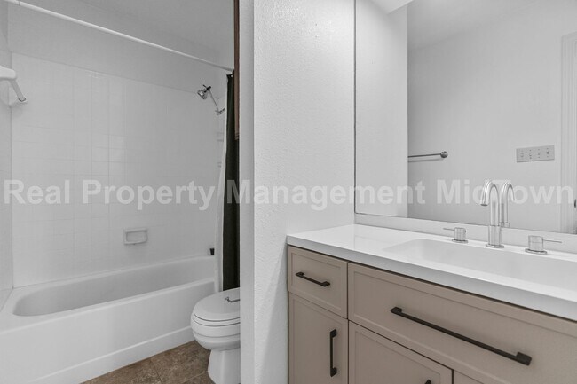 Building Photo - 2707 Edinboro Dr