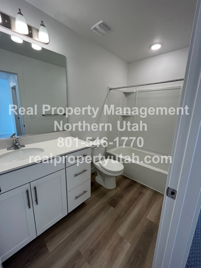 Building Photo - 3084 N 1600 E