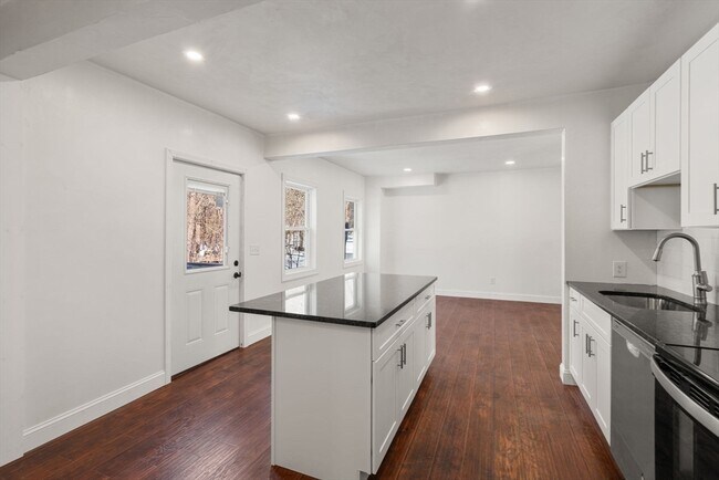 Building Photo - 99 Main St