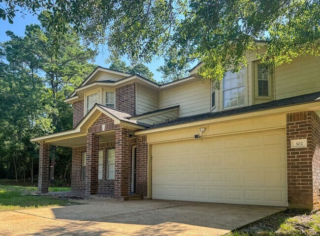 Building Photo - 302 Inverness Dr