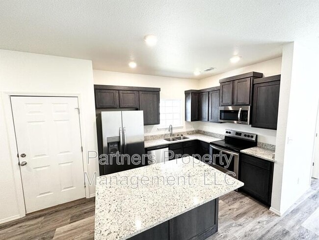 Building Photo - 823 S Amarillo Ave