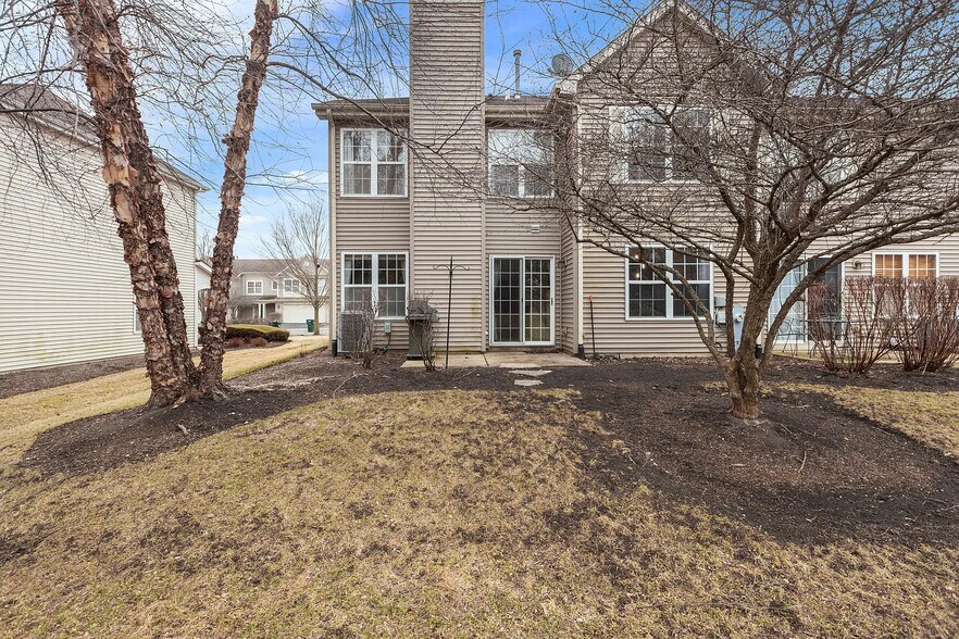 Building Photo - 560 Lancaster Dr
