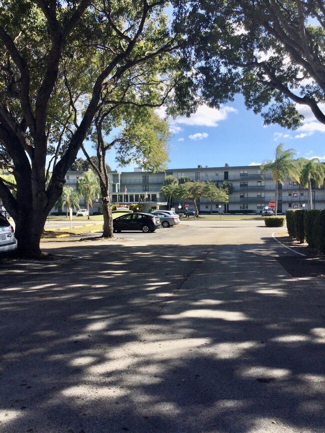 Building Photo - 9233 SW 8th St