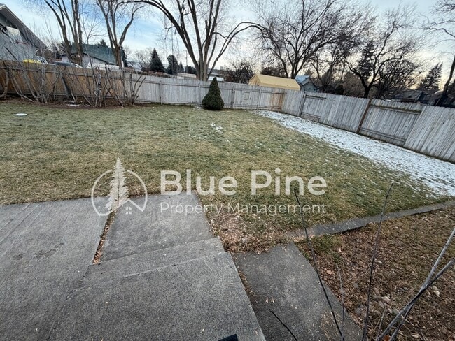 Building Photo - 2895 Meadow Ln