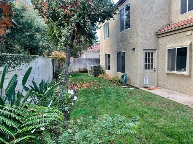 Building Photo - Beautifully Updated 4/2.5 near Woodward Park