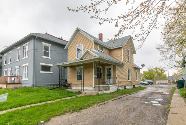 Building Photo - 418 W Saginaw St