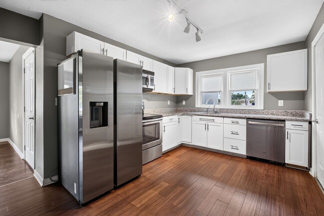 Building Photo - Pet Friendly House