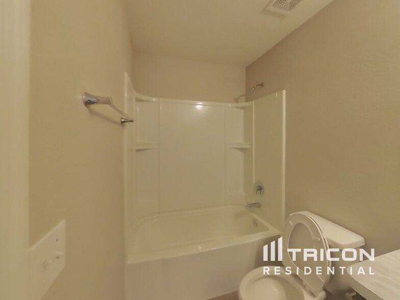 Building Photo - 6046 Eagle Pointe Dr