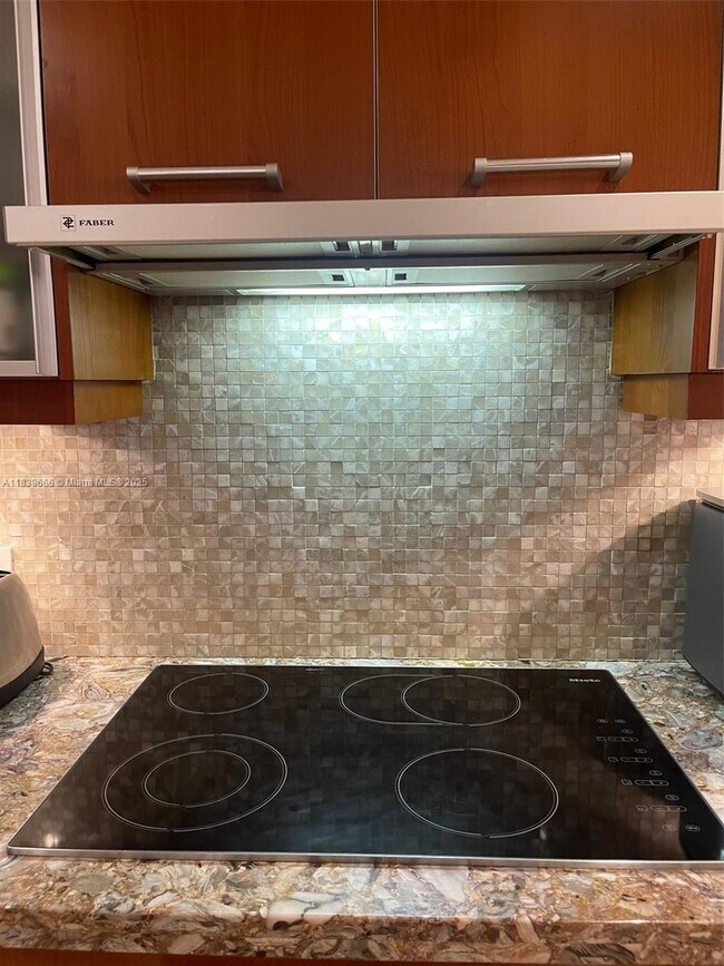 Building Photo - 1331 Brickell Bay Dr