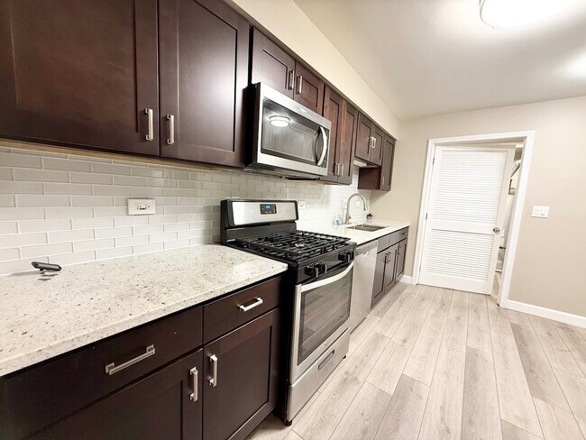 Building Photo - 1031 Courtland Dr