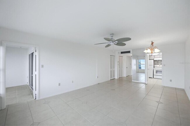 Building Photo - 555 S Gulfstream Ave