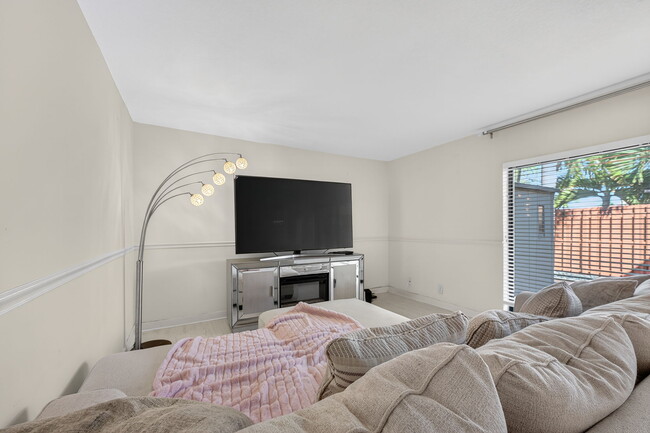 Building Photo - 1525 Augusta Cir