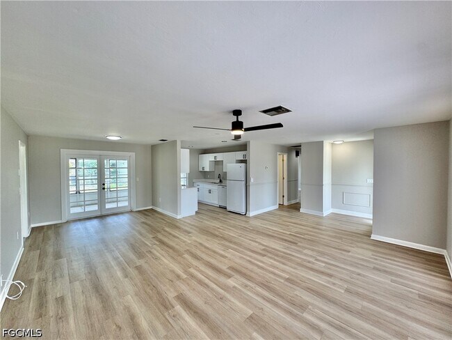 Building Photo - 7346 Captiva Blvd