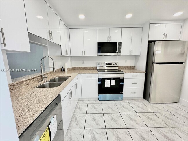 Building Photo - 1075 Riverside Dr
