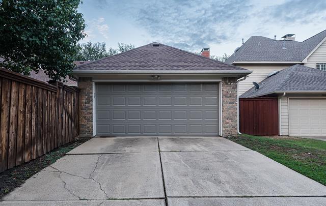 Building Photo - 9611 E Oaks Ln