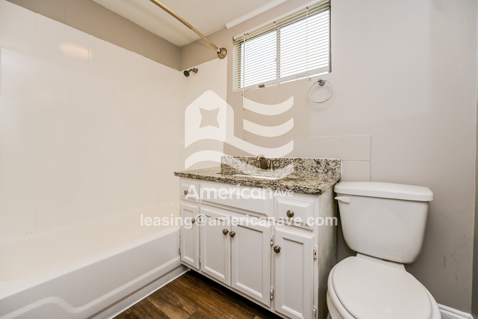 Building Photo - 114 Ravenwood Way