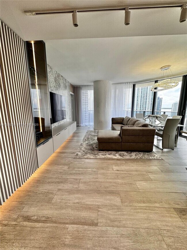 Building Photo - 45 SW 9th St