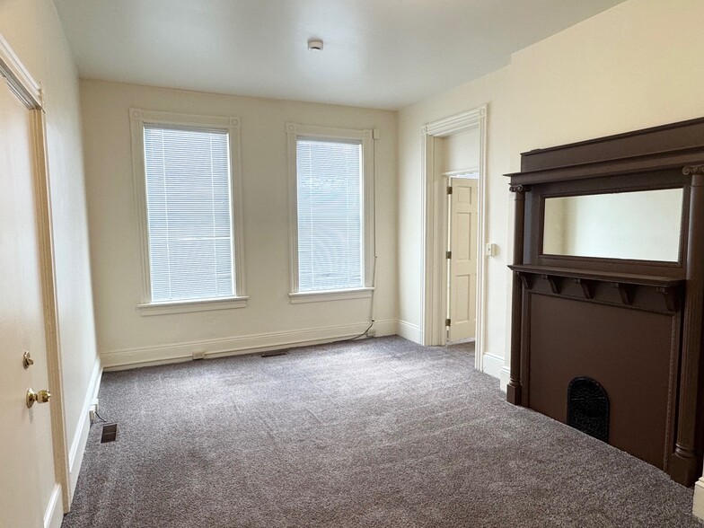 LIVING ROOM - 430 E King St